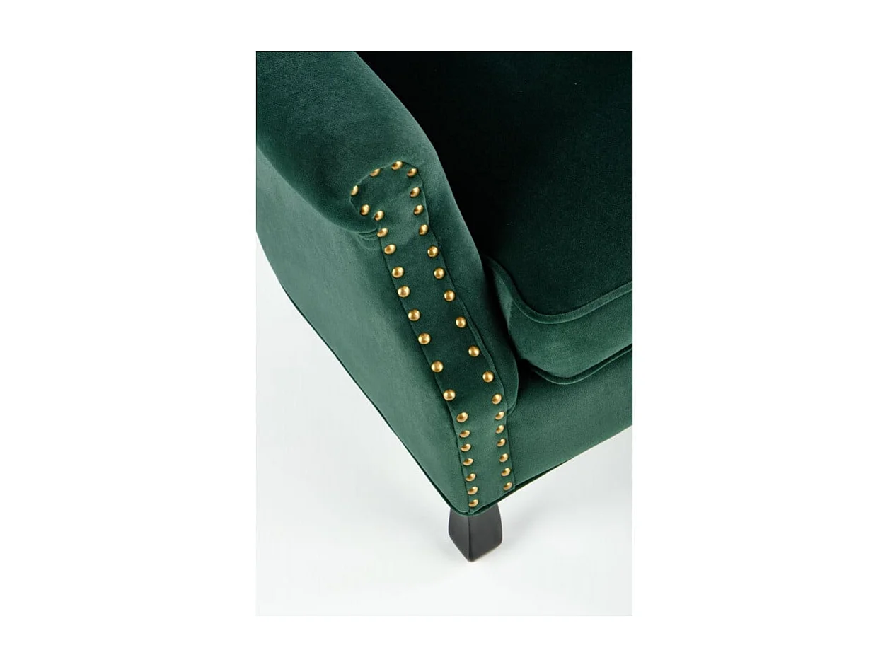 Fauteuil en velours vert avec accoudoirs cloutés et pieds en bois massif MEDICIS