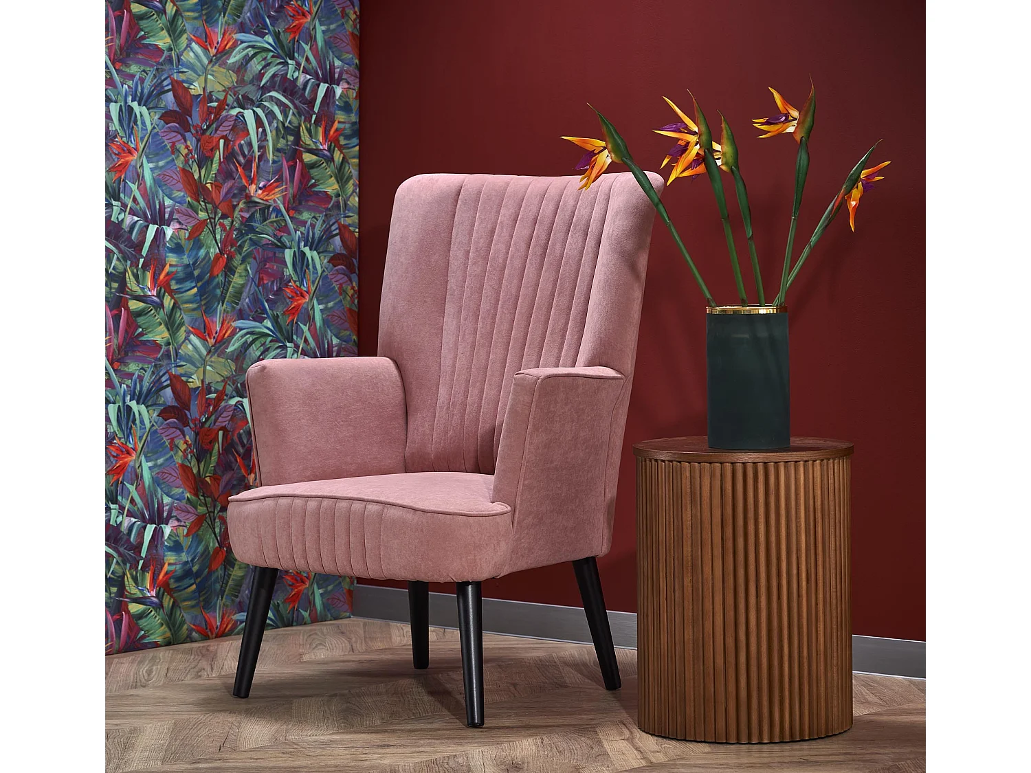 Poltrona contemporanea in velluto rosa con schienale alto e gambe in legno massiccio nero CYRUS