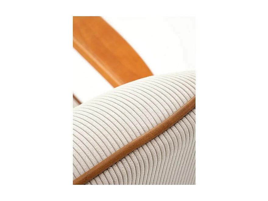 Sedia da salotto in tessuto beige con gambe in legno di noce GAEL