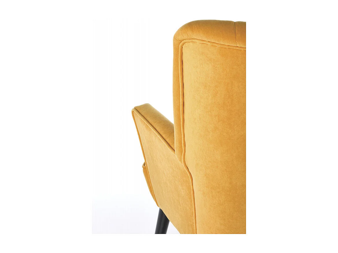 Sillón contemporáneo de terciopelo amarillo mostaza con respaldo alto y patas de madera maciza negra CYRUS