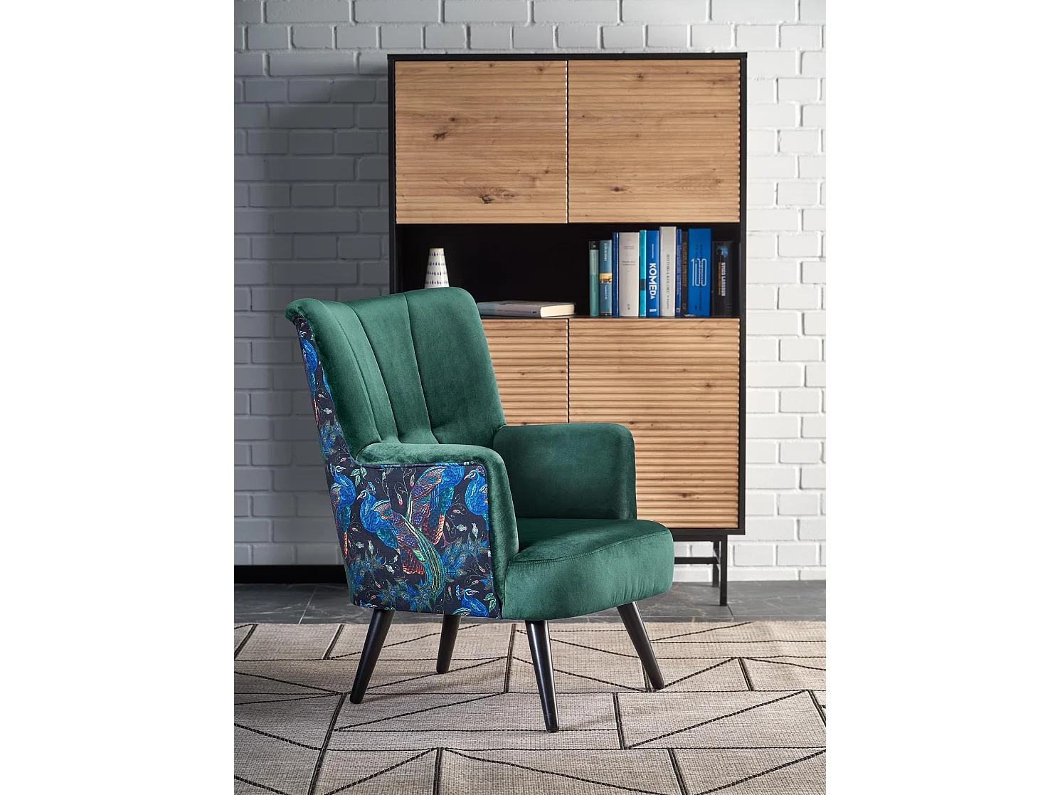 Fauteuil lounge en velours vert avec dossier imprimé FLORAEL