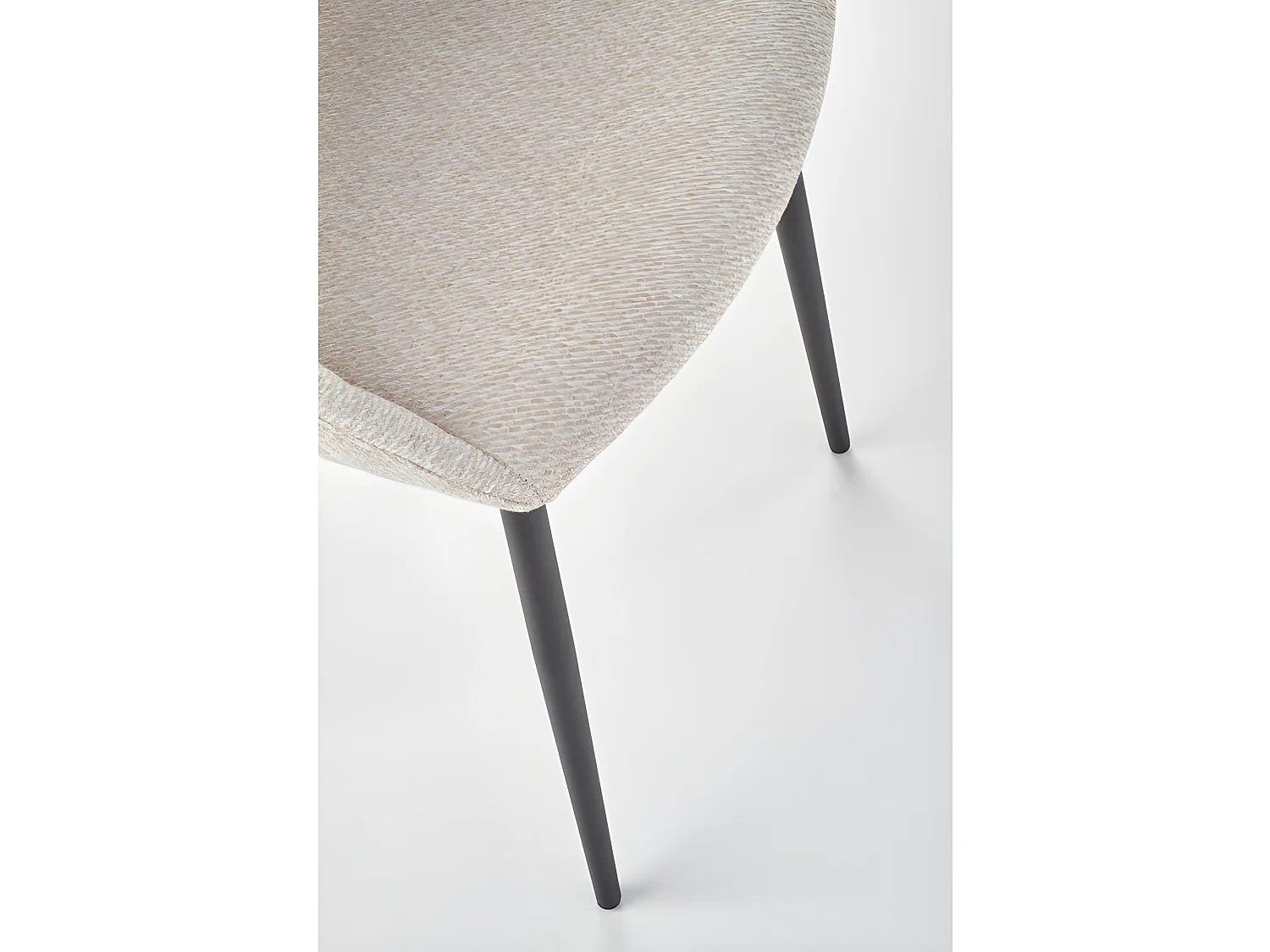 Chaise de salle à manger en tissu beige avec pieds en acier noir Pise