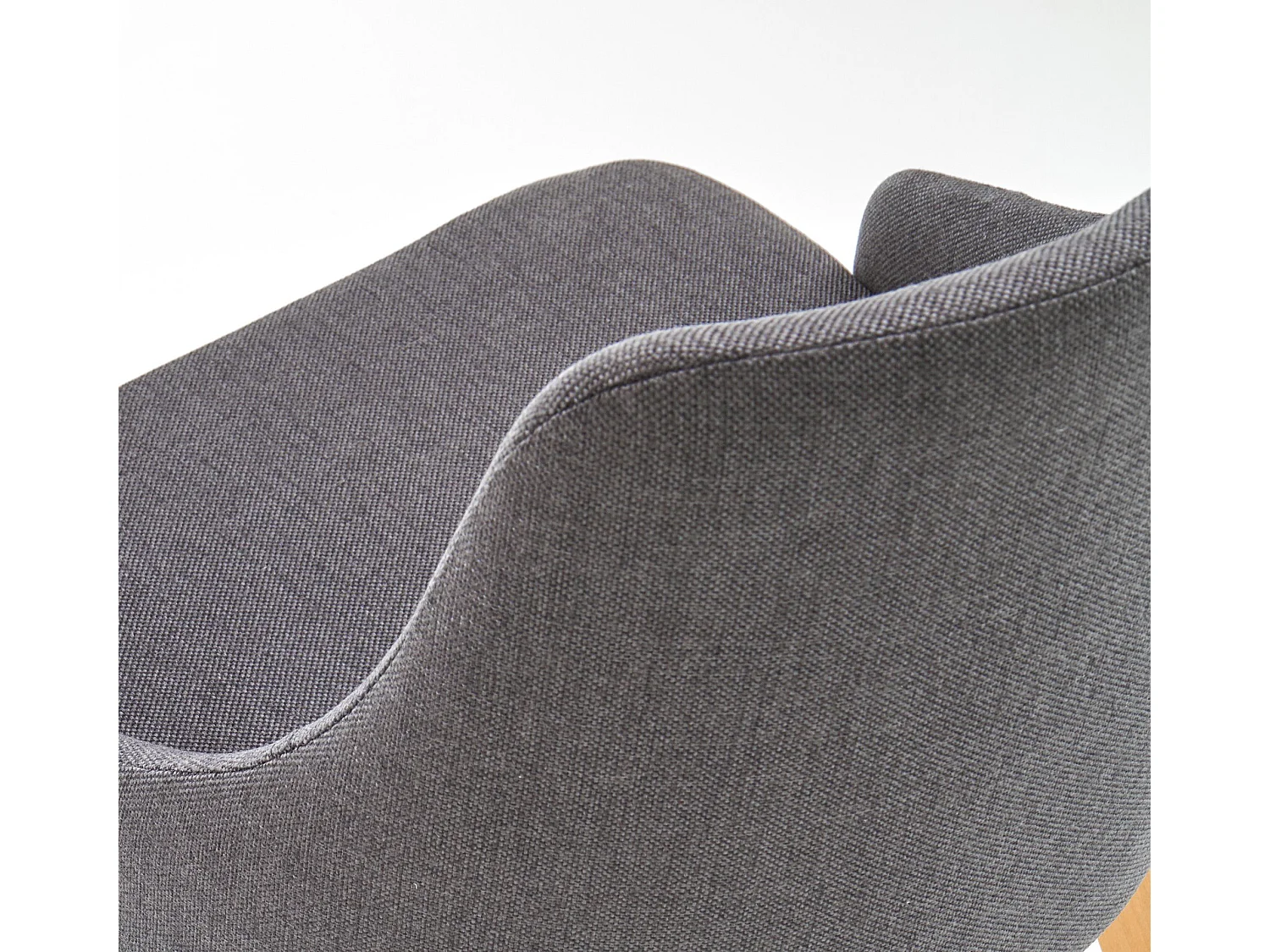 Sedia di design scandinavo in legno vaniglia e grigio