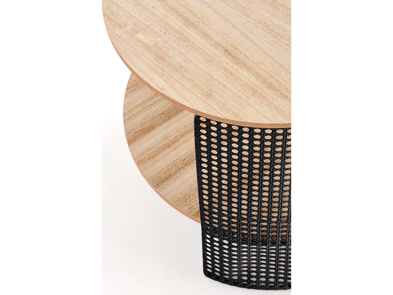 Mesa de centro redonda con estructura de metal negro calado y tablero de aspecto madera LEANA