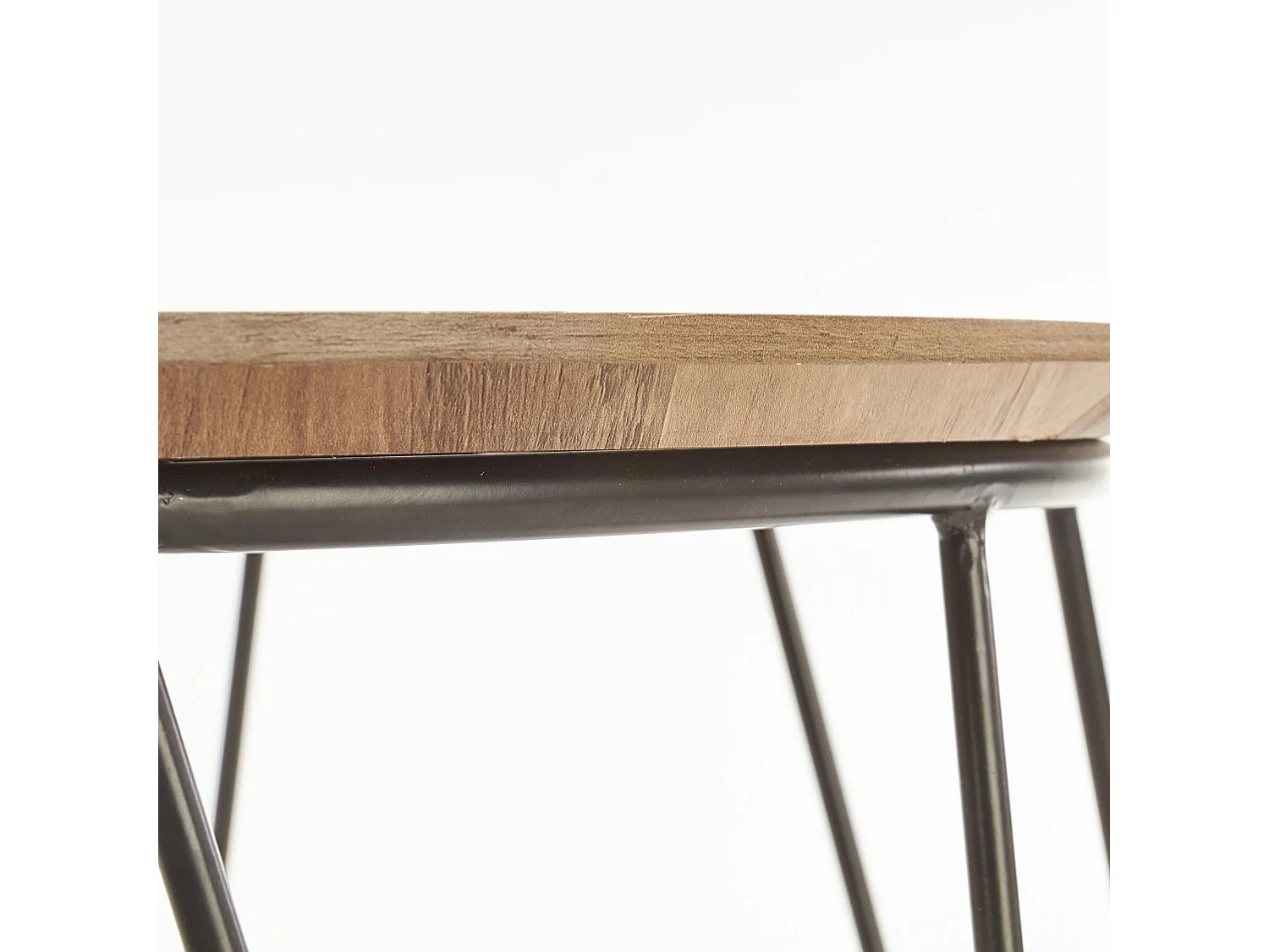 Table basse ronde avec plateau rond diamètre 60 cm et structure design en acier noir Bocage