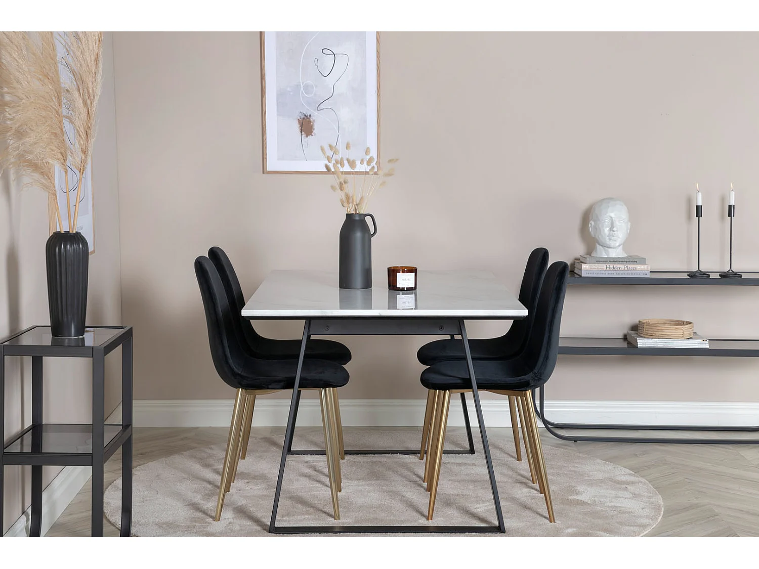 Estelle ensemble table, table marbre blanc et 4 Polar chaises Velours noir, laiton décor.