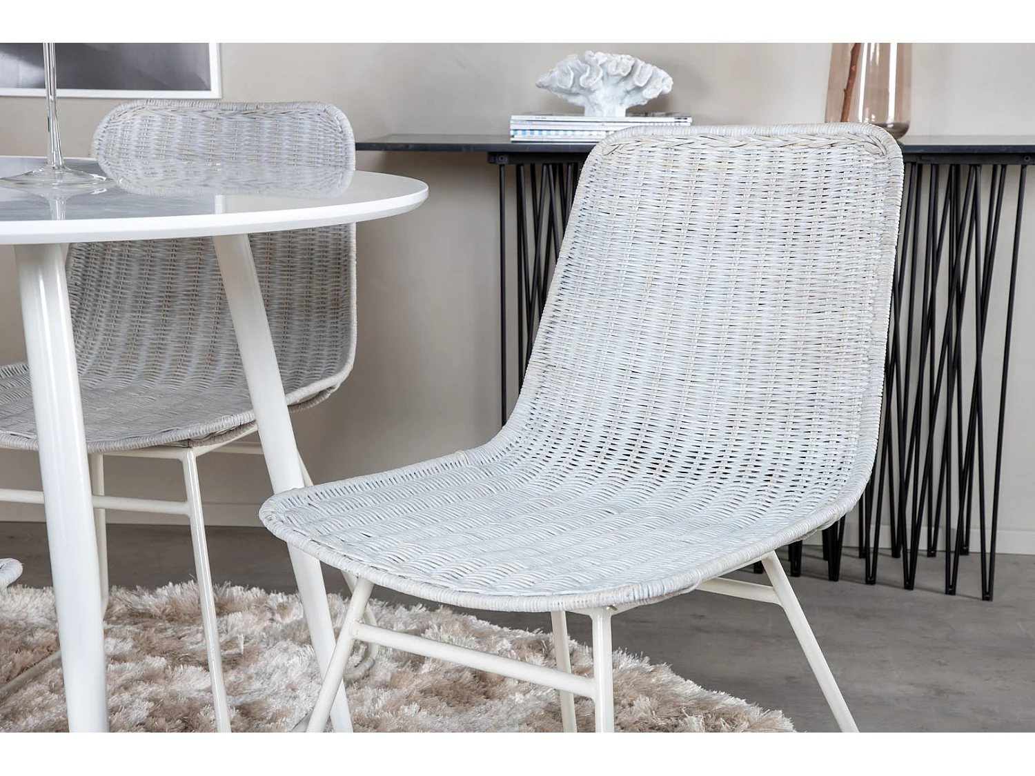 PlazaWHWH100 ensemble table, table blanc et 4 Cirebon chaises rougein whitewash.