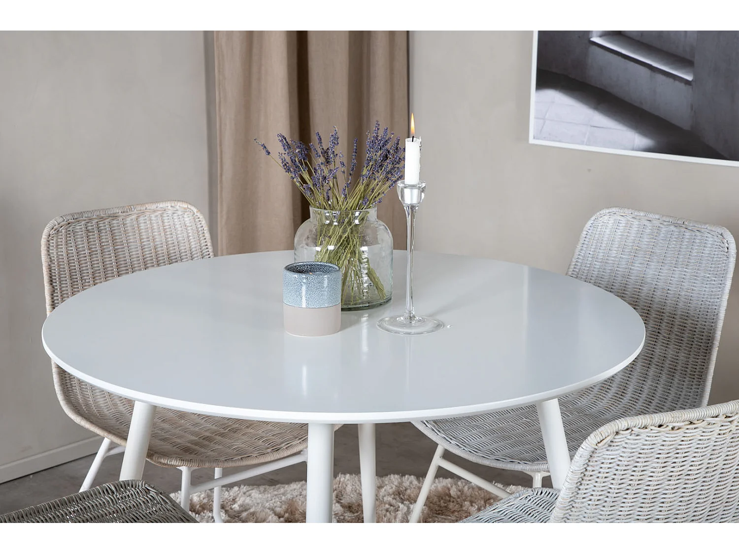PlazaWHWH100 ensemble table, table blanc et 4 Cirebon chaises rougein whitewash.