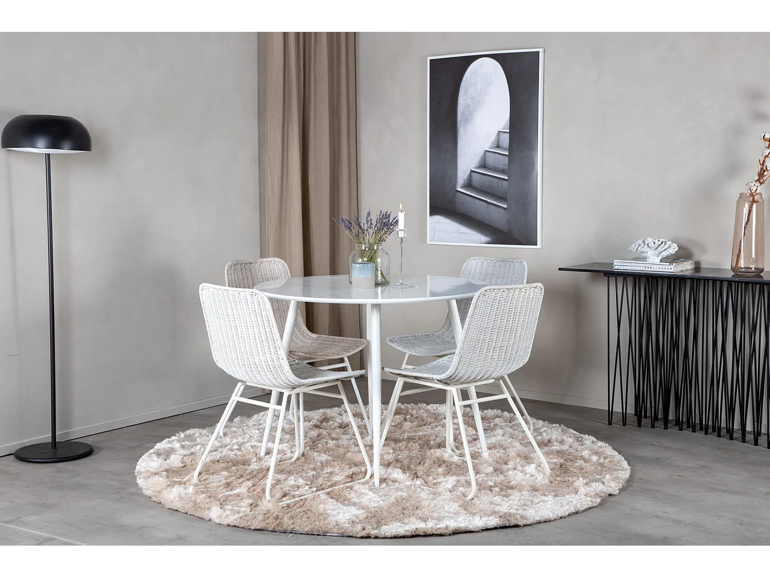 PlazaWHWH100 ensemble table, table blanc et 4 Cirebon chaises rougein whitewash.
