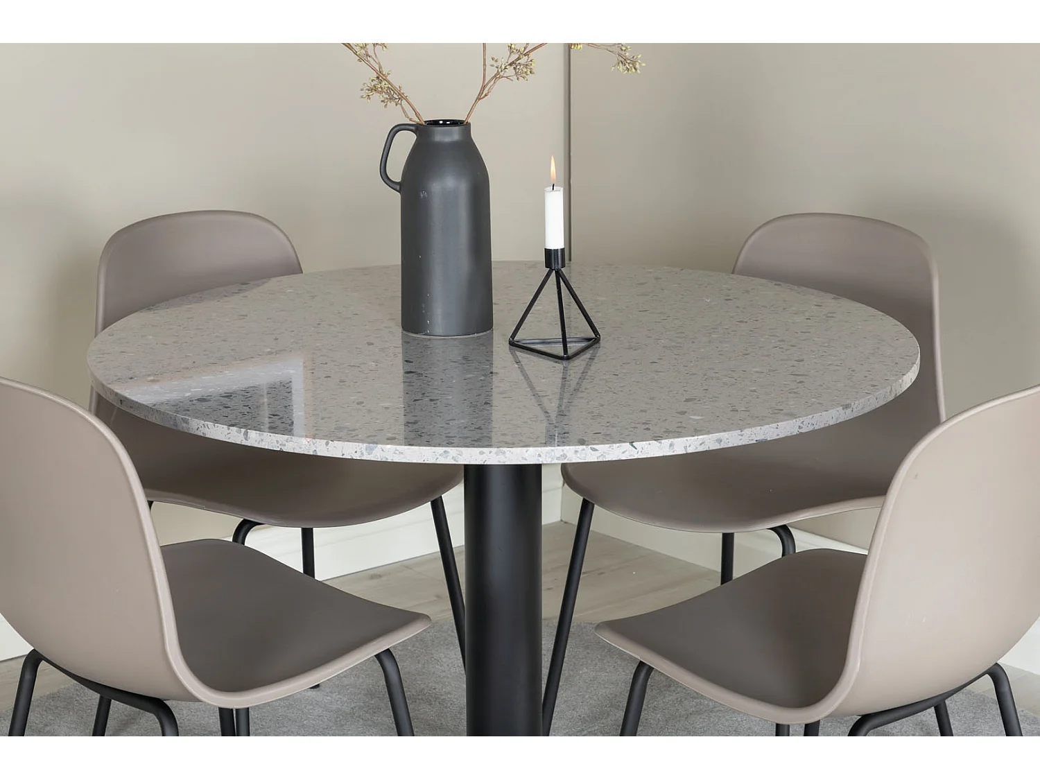 RazziaGR ensemble table, table terrazzo gris et 4 Arctic chaises kaki, noir.