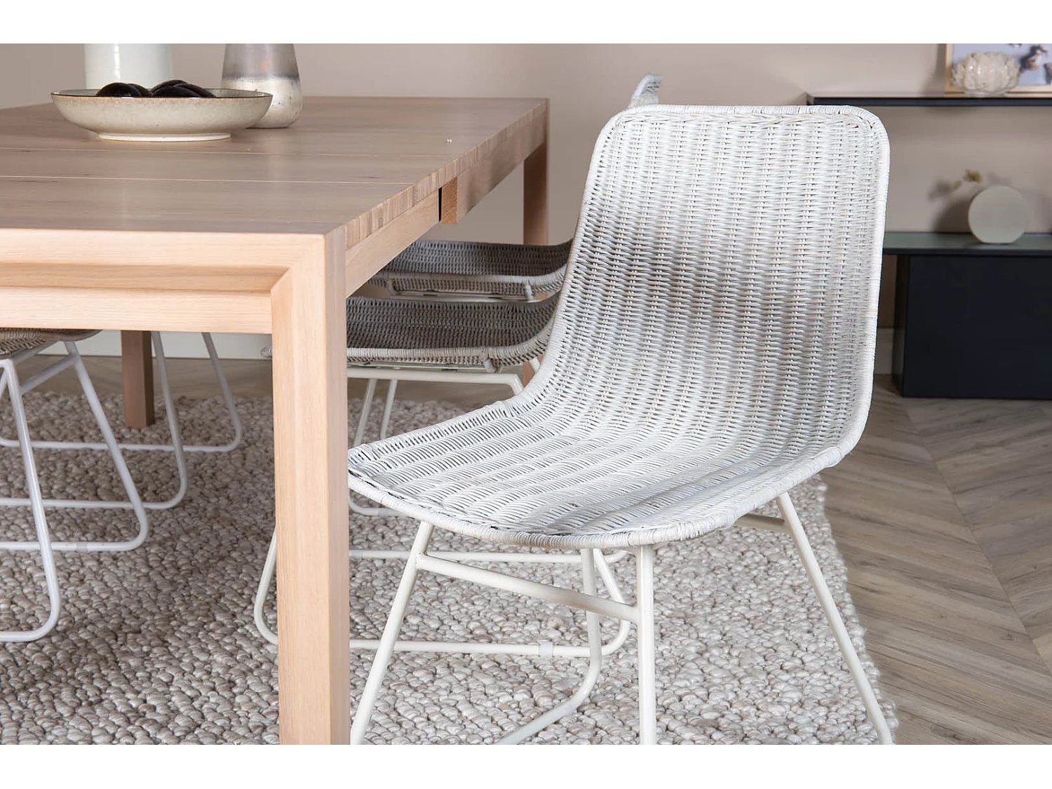 SliderWW ensemble table, table extensible longueur cm170 / 250 chêne blanc washeded et 6 Cirebon chaises rougein whitewash.