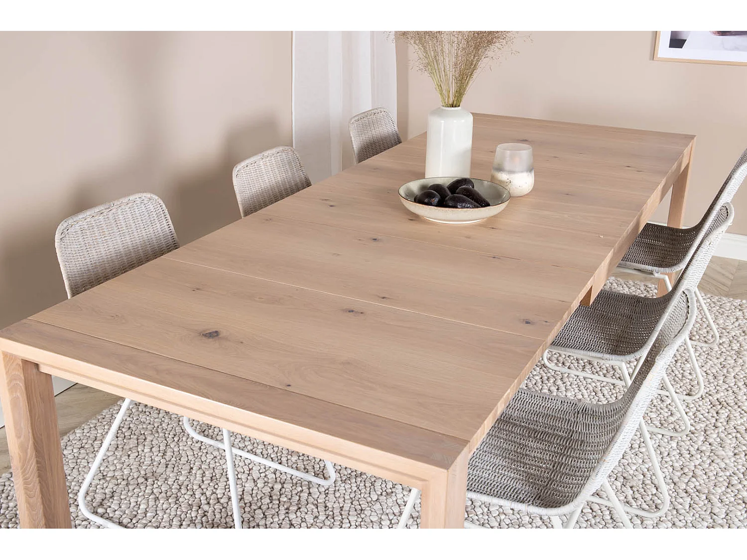 SliderWW ensemble table, table extensible longueur cm170 / 250 chêne blanc washeded et 6 Cirebon chaises rougein whitewash.