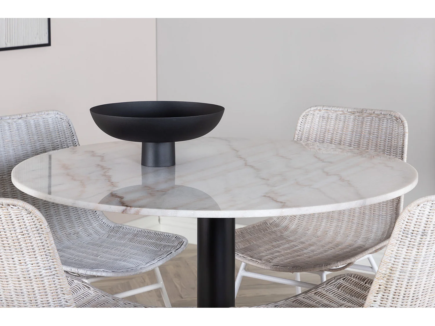 EstelleØ106WHBL ensemble table, table blanc, marbre et 4 Cirebon chaises rougein whitewash.