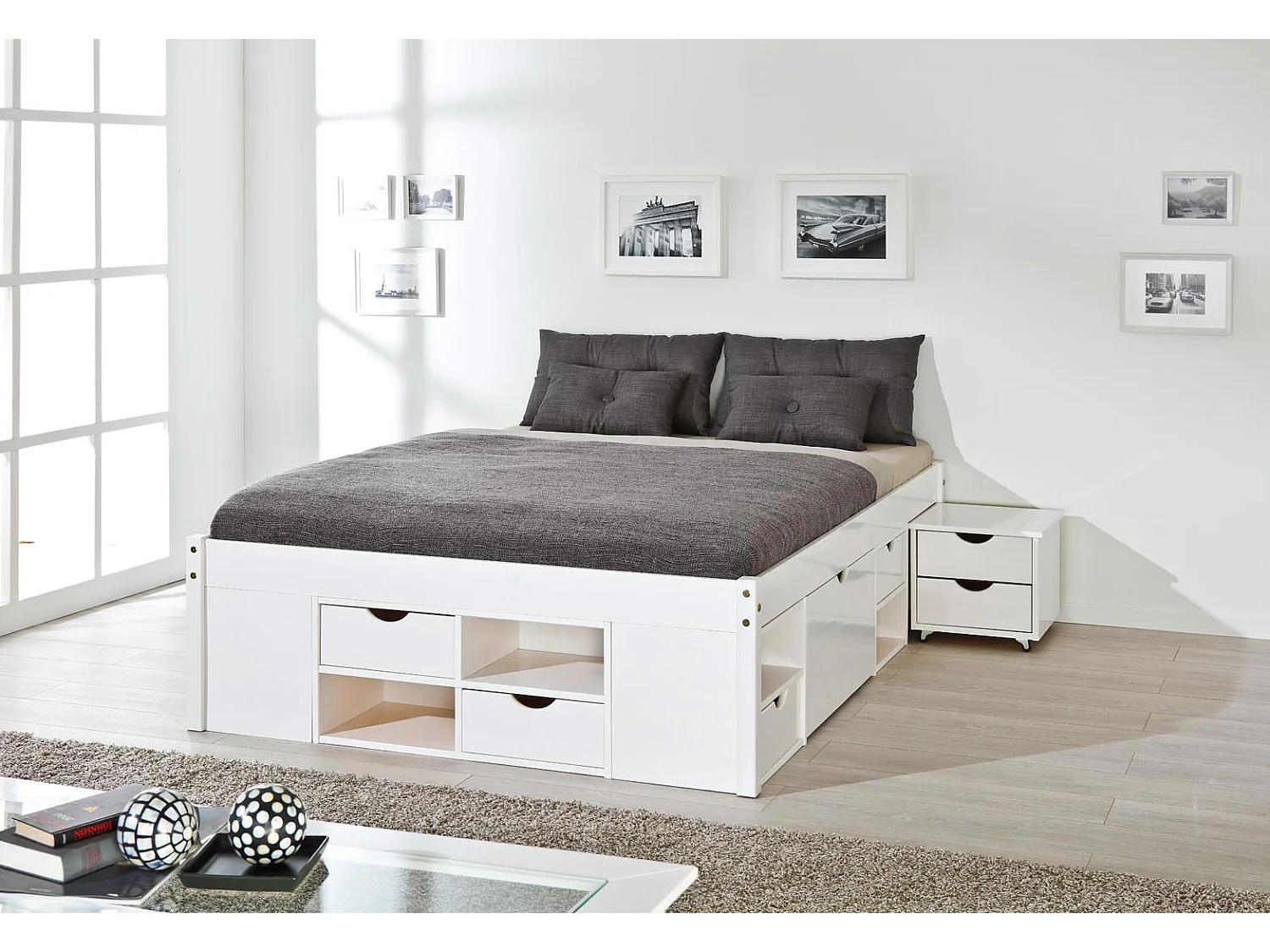 Wit bed tweepersoonsbed met royale bergruimte 180 x 200.