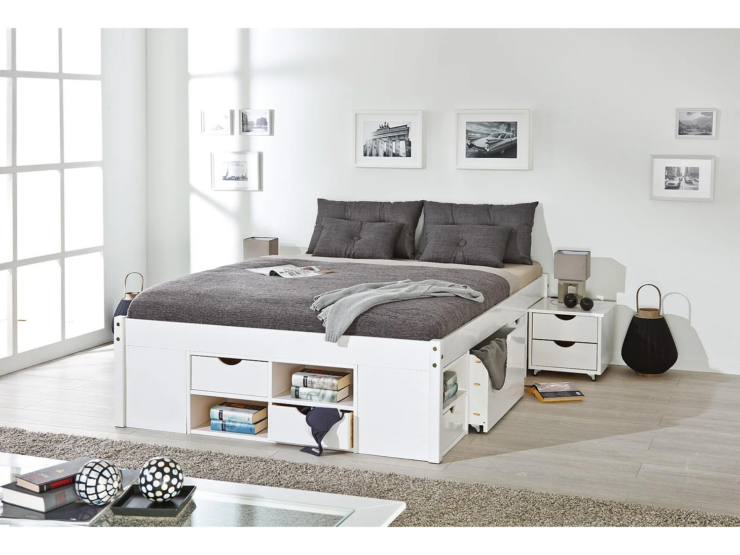 Wit bed tweepersoonsbed met royale bergruimte 180 x 200.