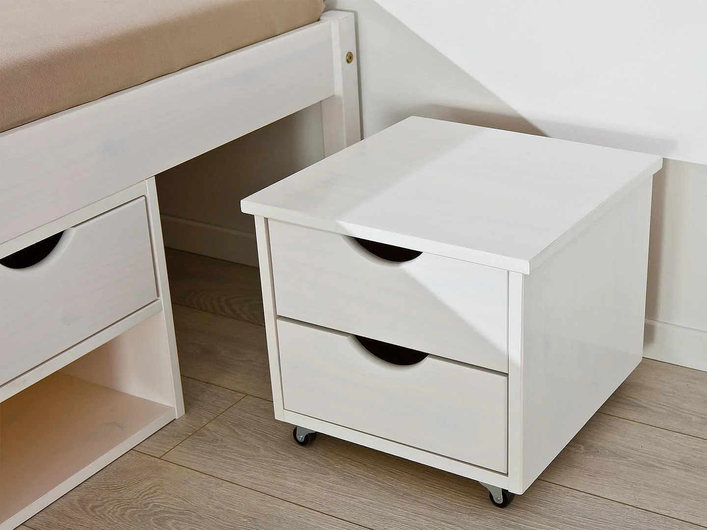 Wit bed tweepersoonsbed met royale bergruimte 180 x 200.