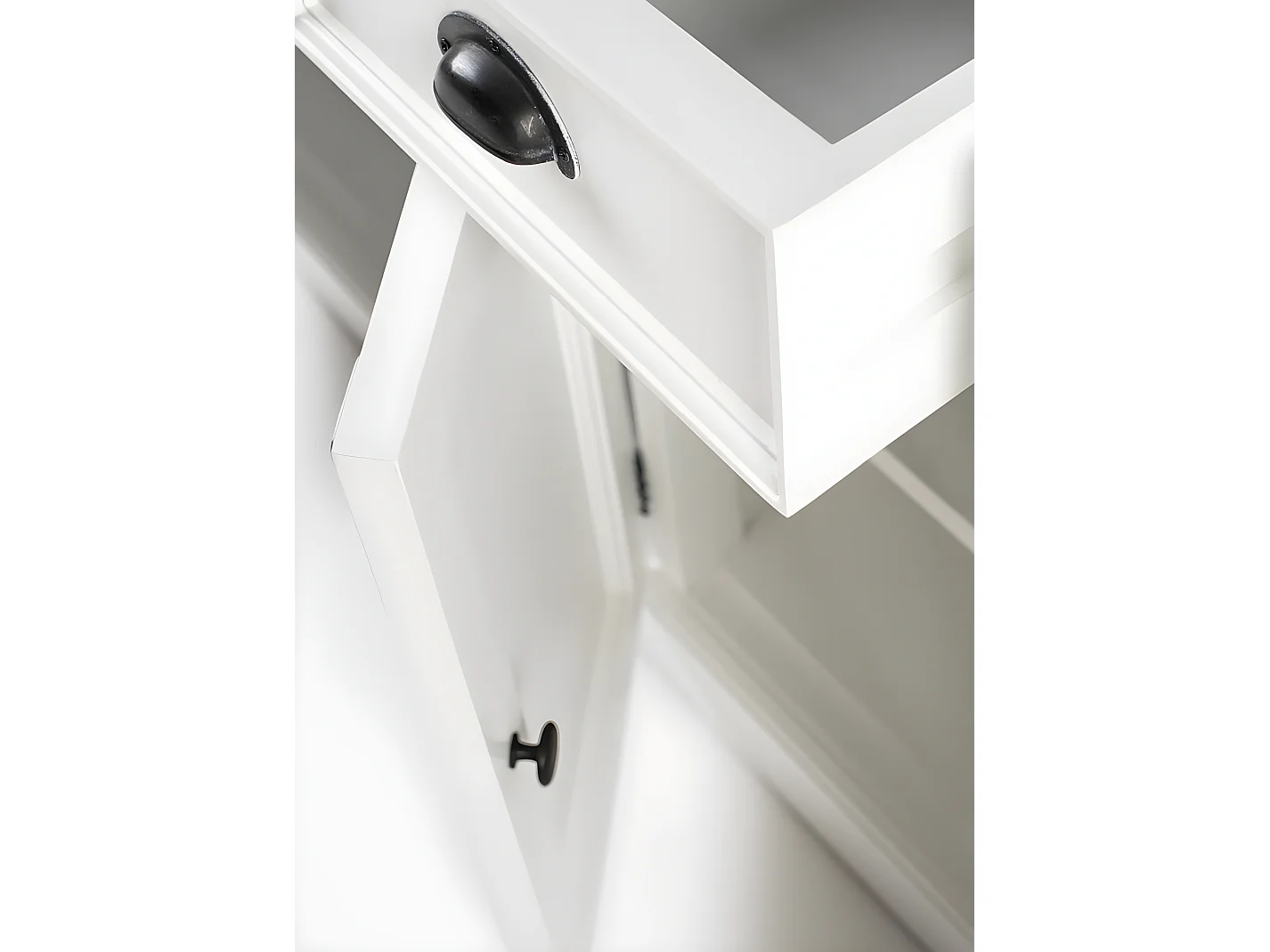 HalifaxContrast buffet 5 portes, 2 grande og 1 petit tiroir blanc, noir.