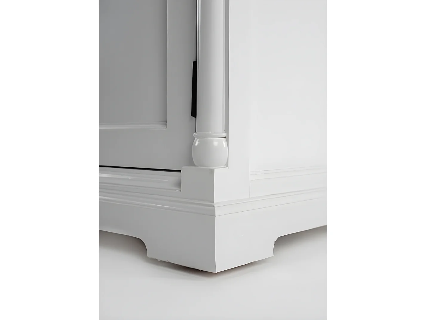 Provence buffet 5 portes, 2 grande 1 petit tiroir blanc.