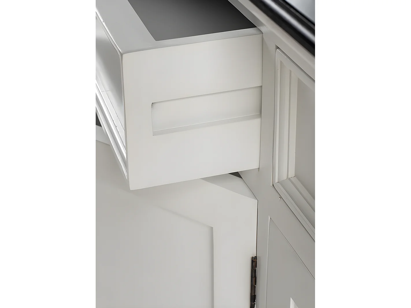 HalifaxContrast buffet 4 portes, 2 petit og 1 grand tiroir blanc, noir.