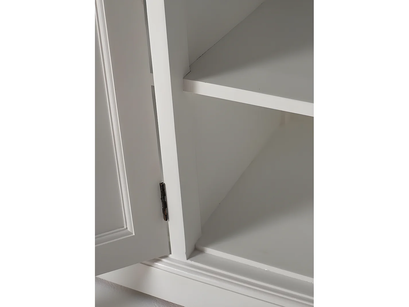 HalifaxContrast buffet 4 portes, 2 petit og 1 grand tiroir blanc, noir.