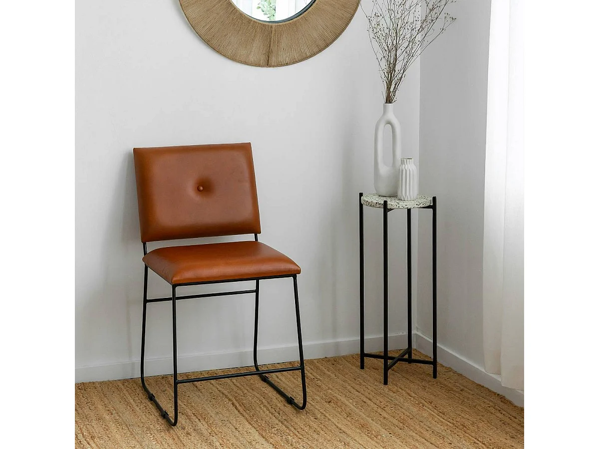Juego de 2 sillas de cuero marrón y metal negro Arthur con diseño vintage y acabados modernos