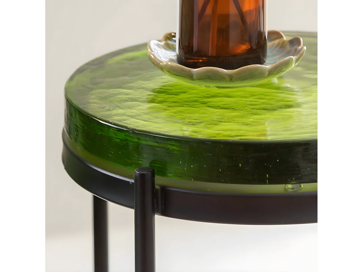 Bout de canapé plateau en verre vert Lise