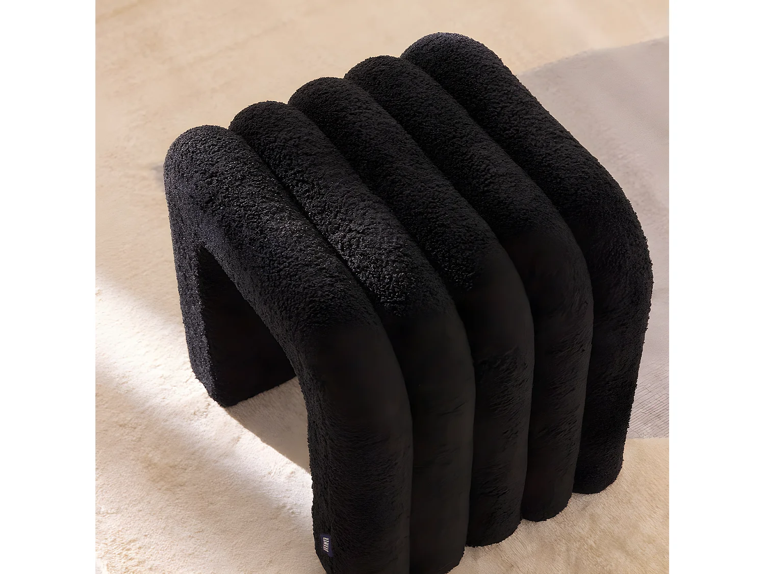 Mui - Tabouret rembourré en tissu bouclette - Noir