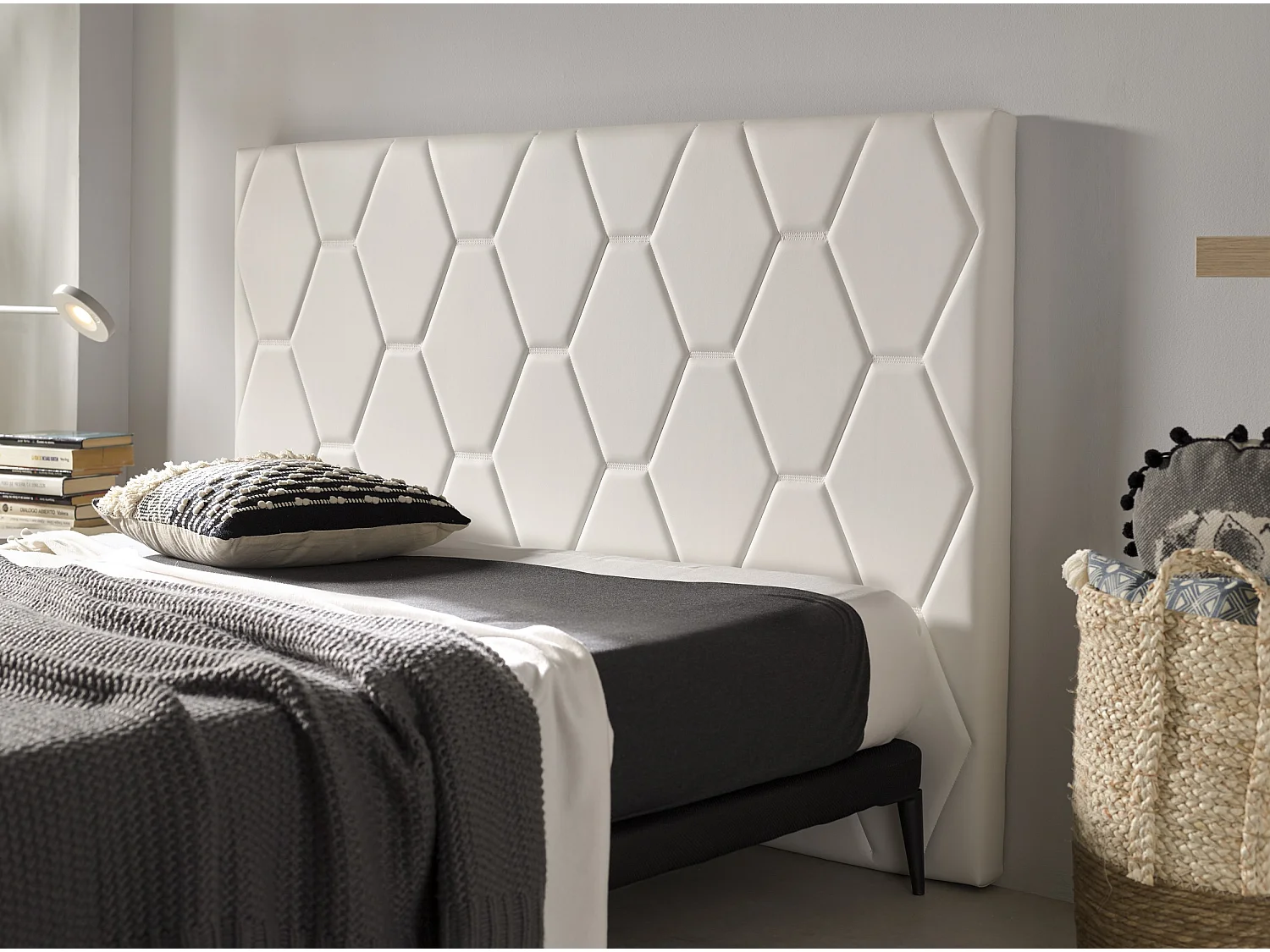 Cabecero Ágata para Cama de 80 de Polipiel Blanco 115x115x8..