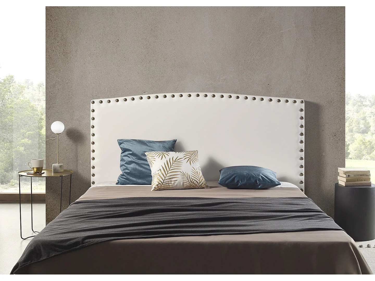 Tête de lit Ambar pour lit 140 en simili cuir blanc 154x115x8.
