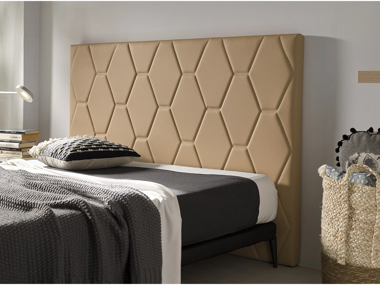 Cabecero Ágata para Cama de 90 de Polipiel Camel 115x115x8..