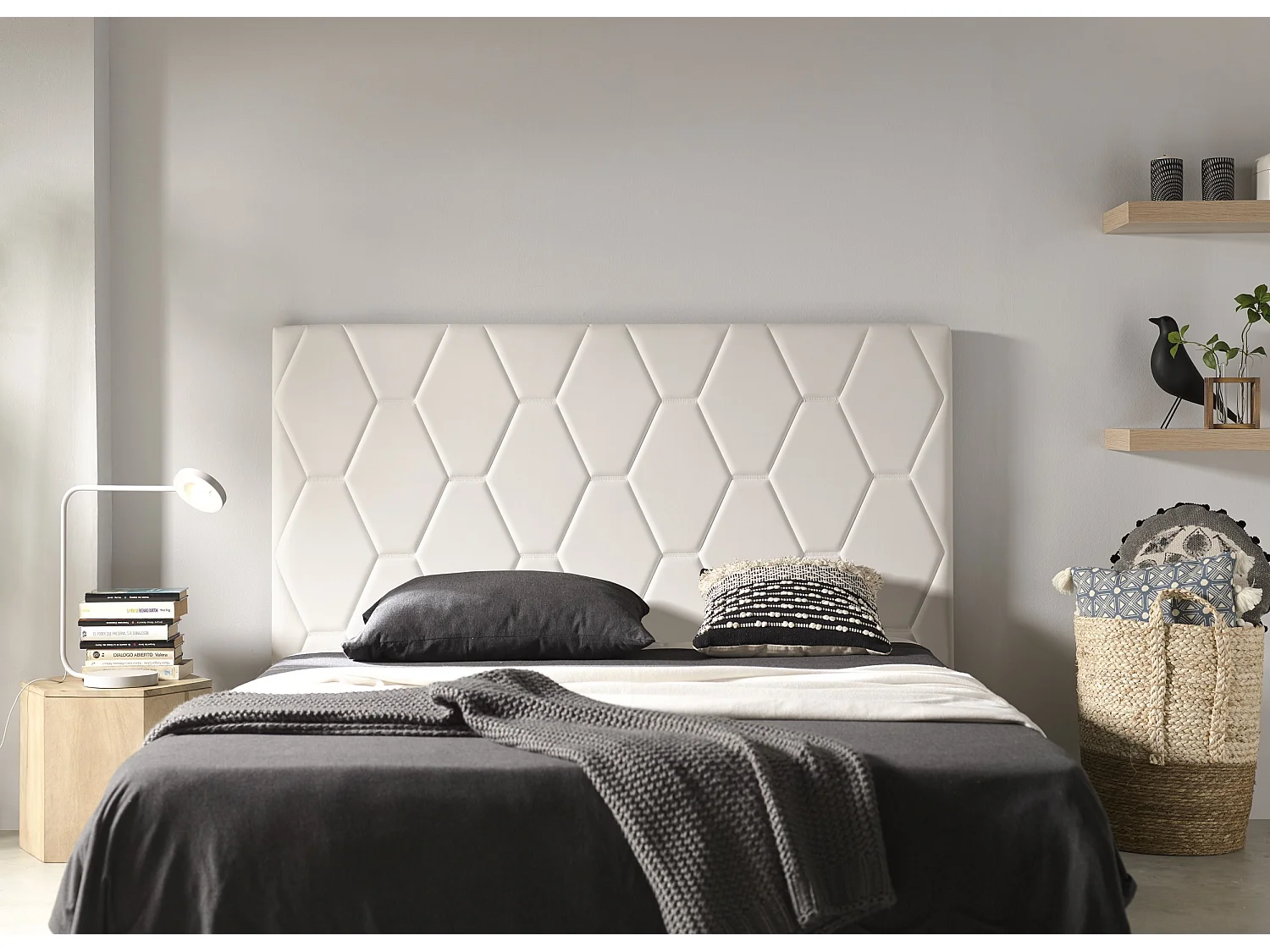 Cabecero Ágata para Cama de 135 de Polipiel Blanco 154x115x8..