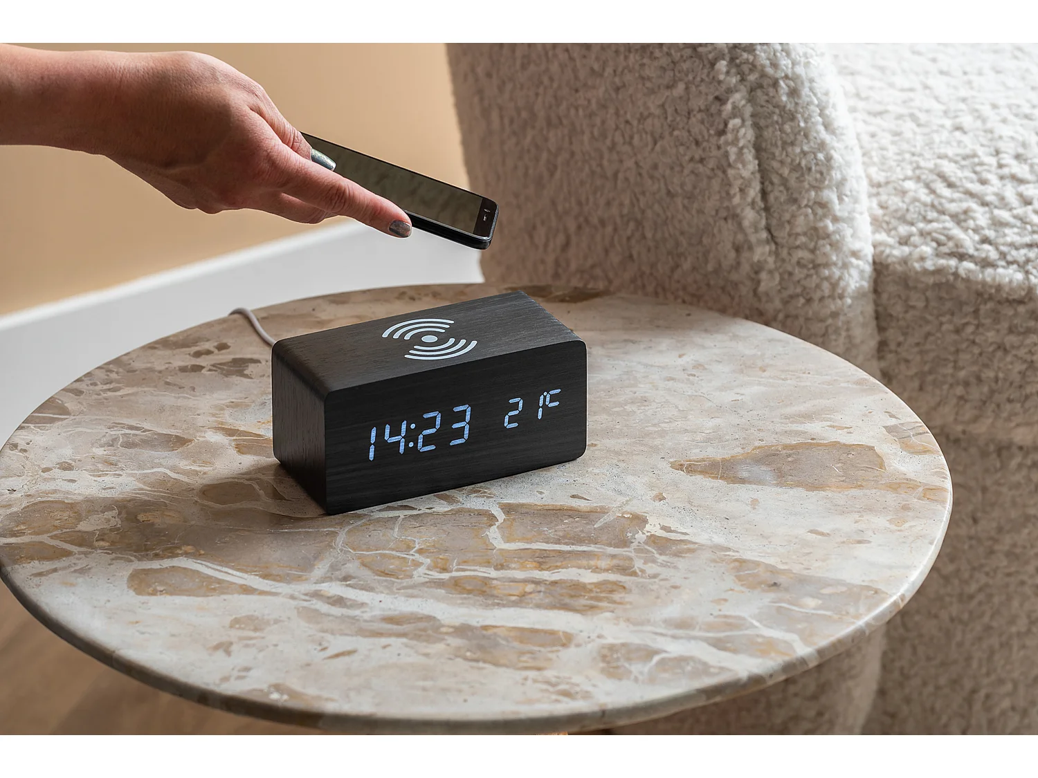 Wekker Block w. Phone Charger LED - Zwart