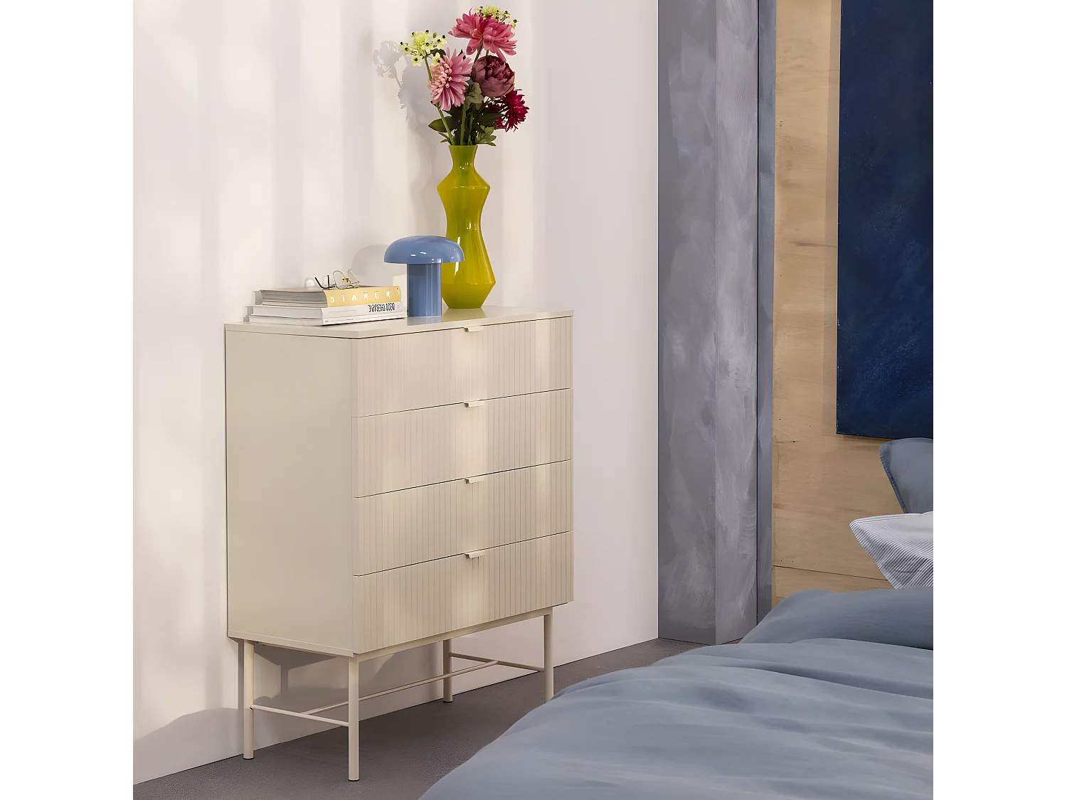 Molly - Commode 4 tiroirs en bois et métal L79cm - Crème