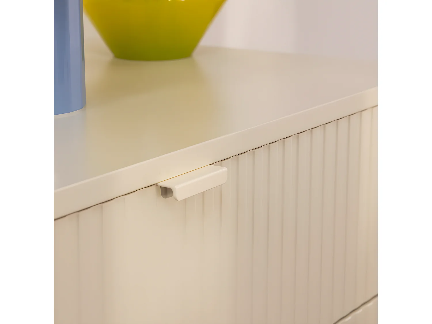 Molly - Commode 4 tiroirs en bois et métal L79cm - Crème