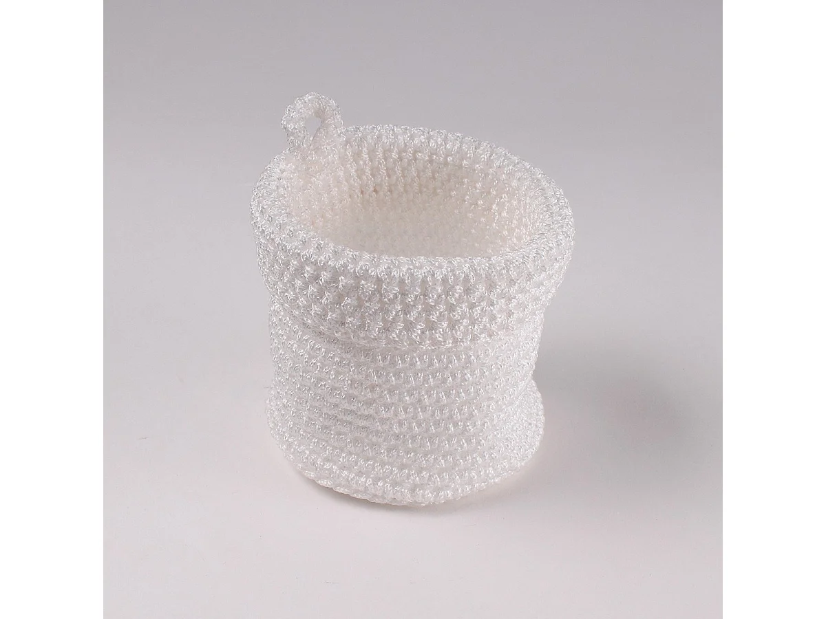 Cesto redondo de malha de crochê branco 12x10cm