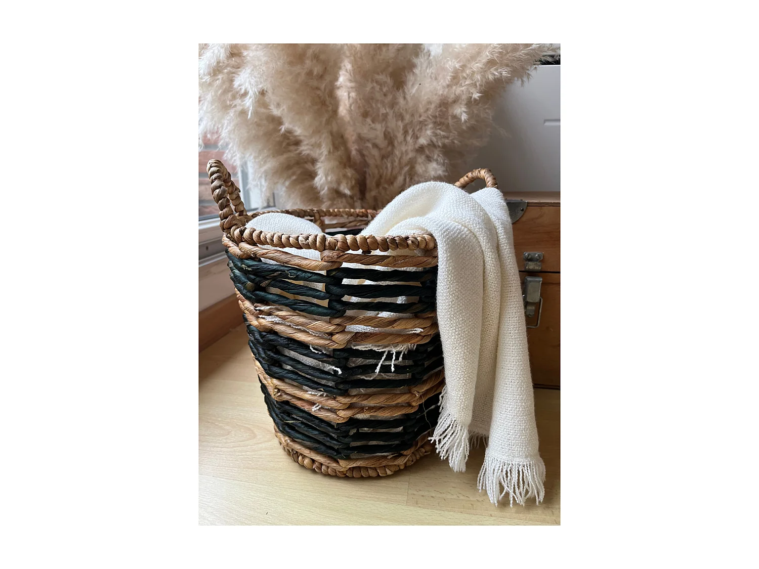 Wasserschilf zweifarbiger runder Korb mit geometrischem Muster - 30 x 34 cm