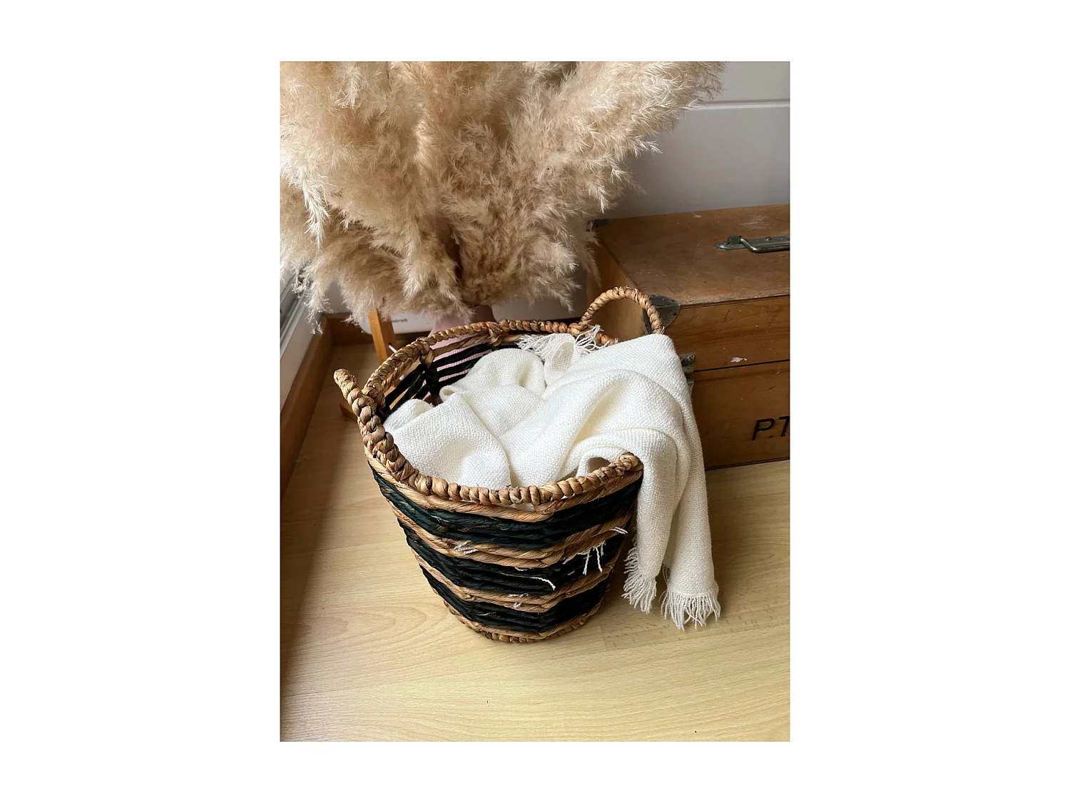 Wasserschilf zweifarbiger runder Korb mit geometrischem Muster - 30 x 34 cm