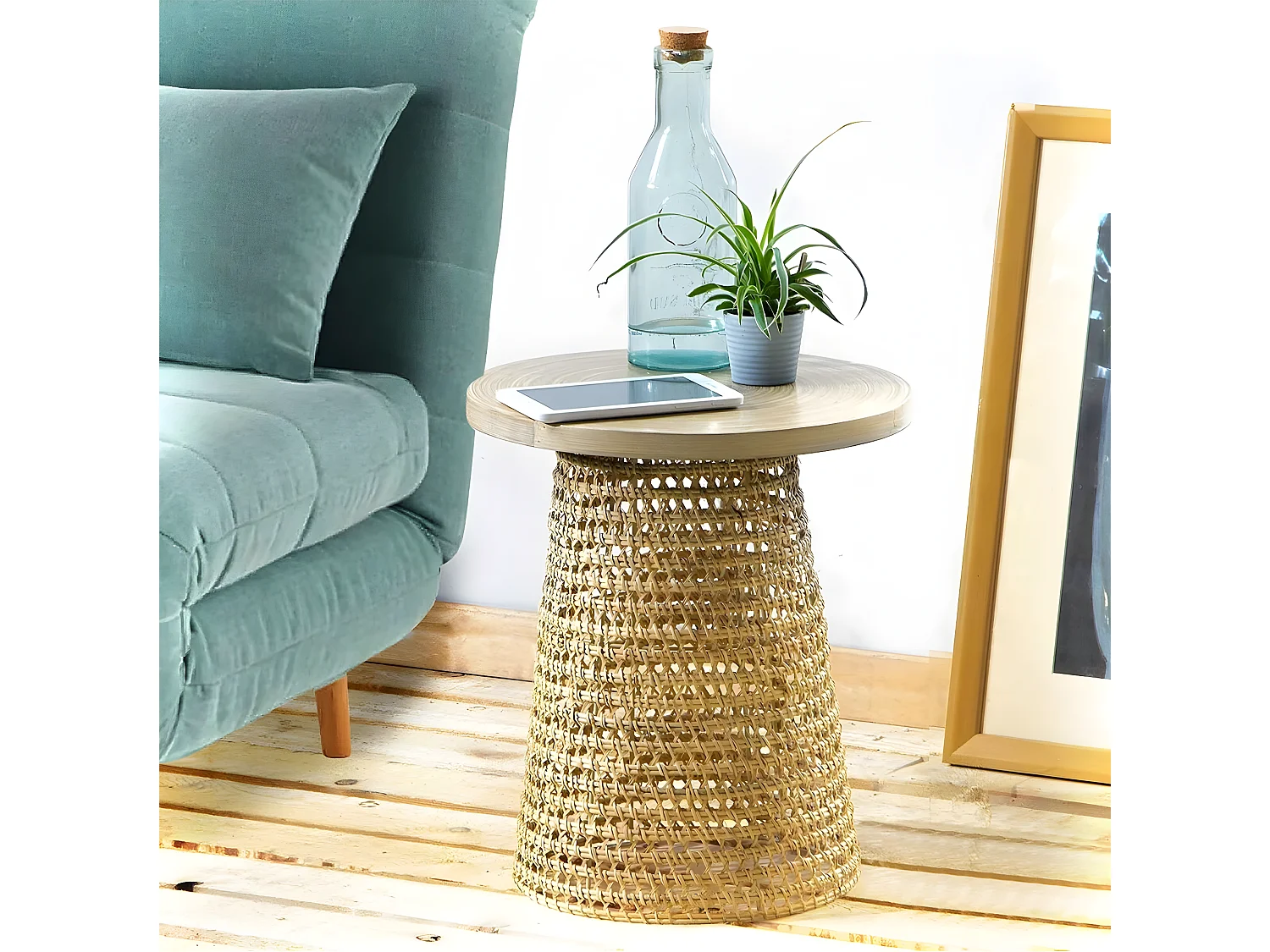 Mesa auxiliar con tabla de bambú pata ratán