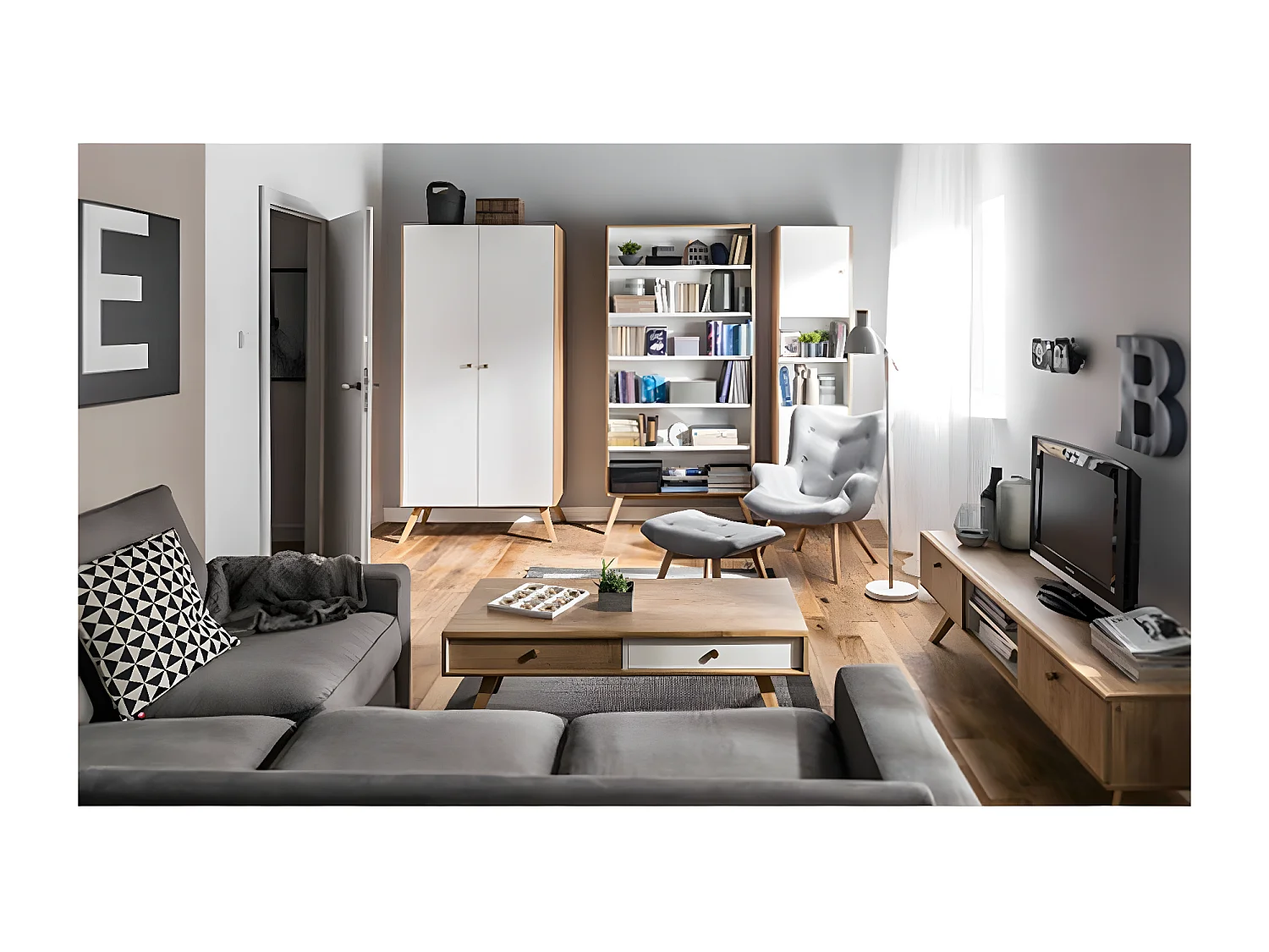 TV-Möbel mit 2 Schubladen und zentraler Nische - Nature