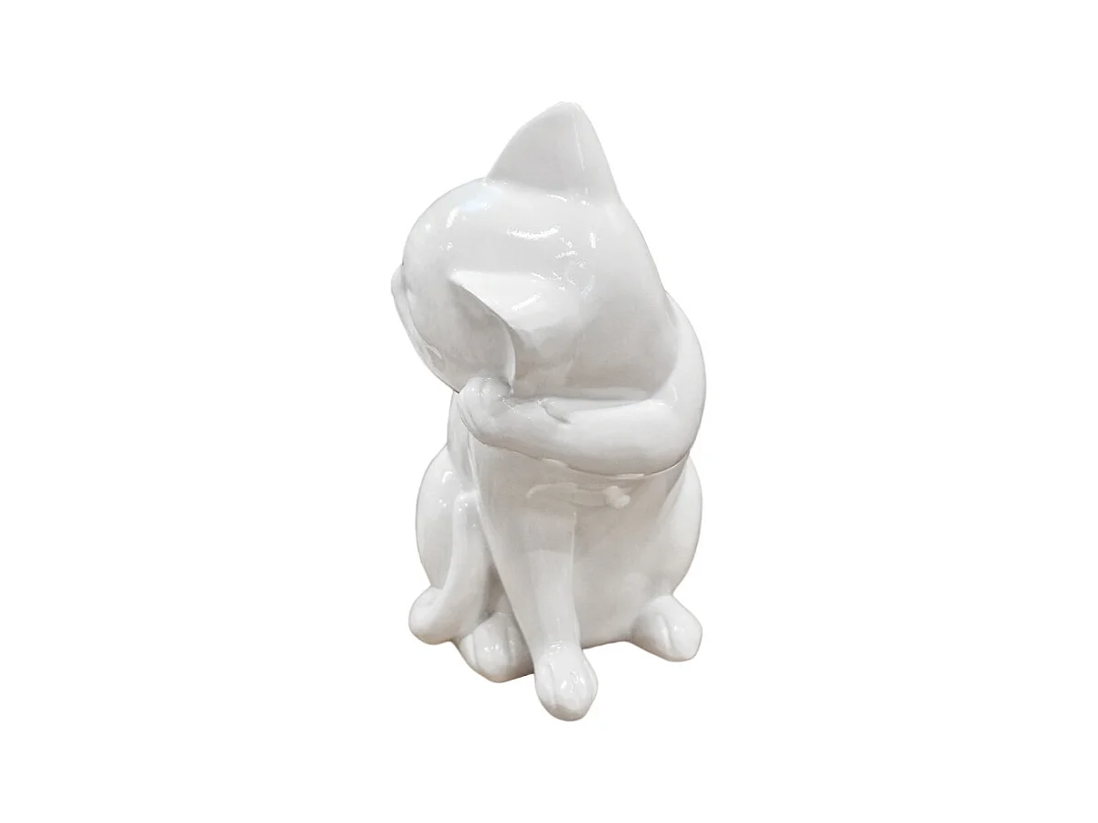 Statue chat blanc laqué assis avec patte sur museau H. 23 cm - CAT