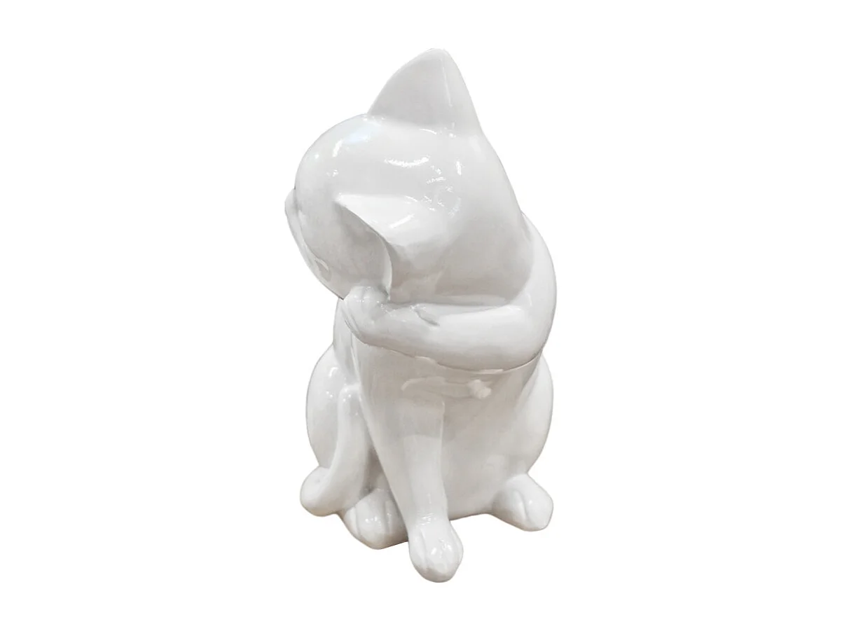 Statue chat blanc laqué assis avec patte sur museau H. 23 cm - CAT