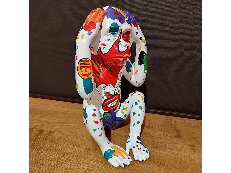 Statue singe mains sur les oreilles et dessins pop art H40 cm - RAFIKI