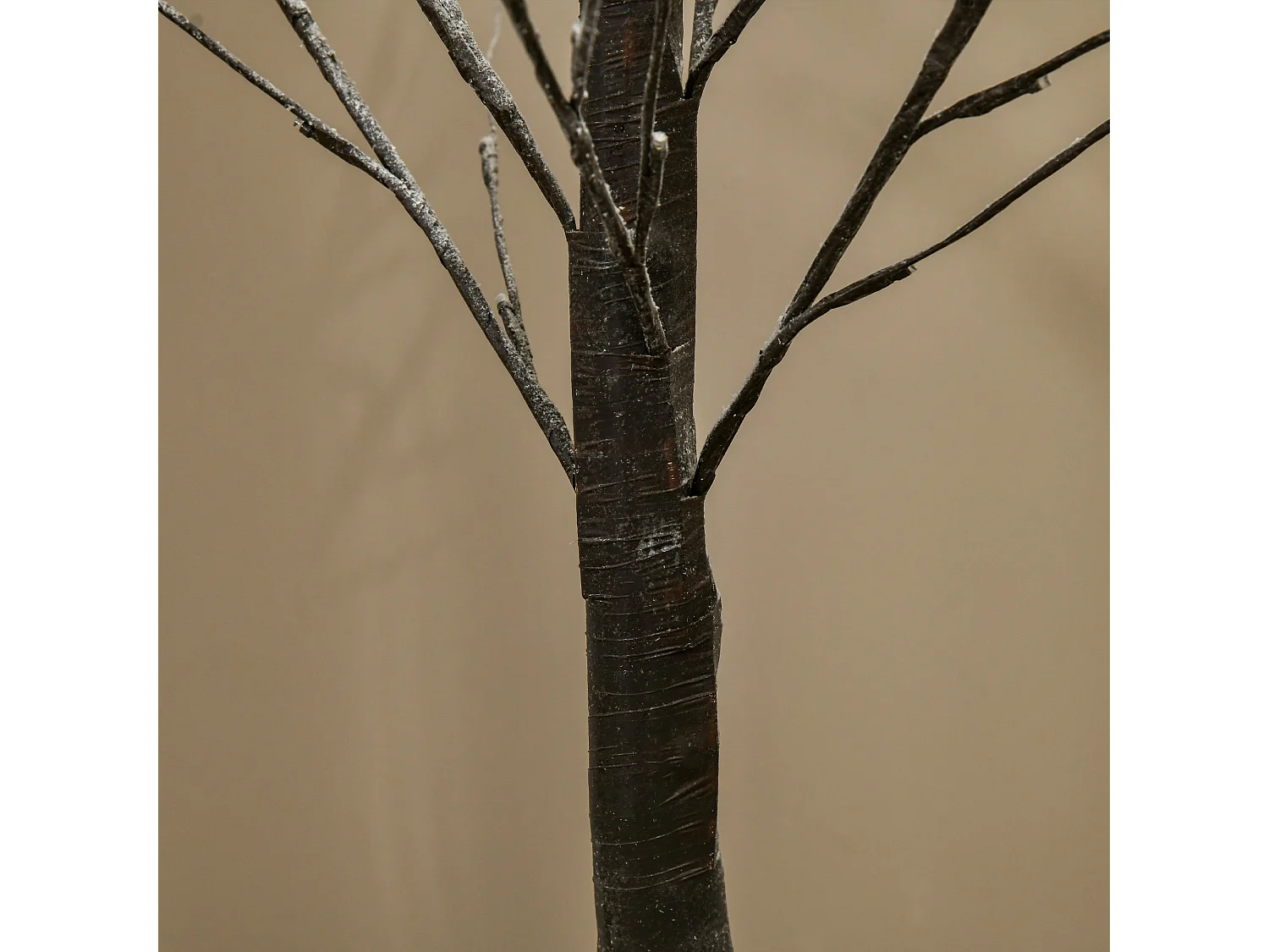 Arbre lumineux LED aspect enneigé - décoration lumineuse - 96 LEDS blanc froid - norme IP 44 - usage intérieur/extérieur - 1,5H m - métal PP brun