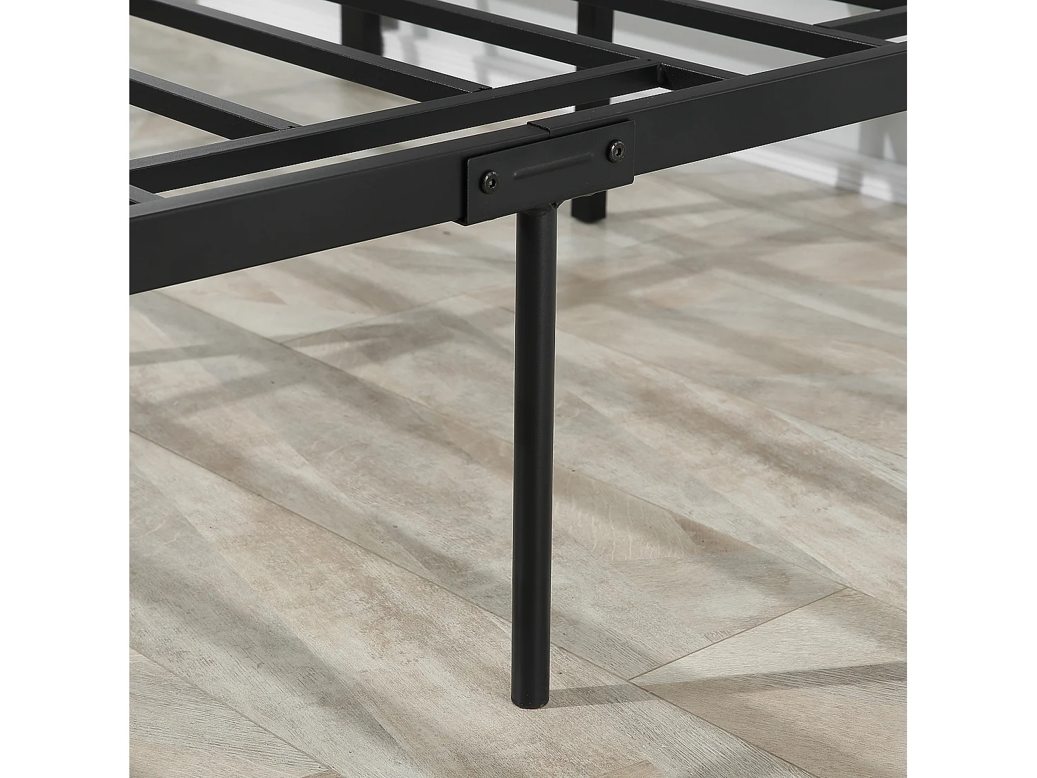 Lit double design industriel - tête de lit, pied de lit et sommier - acier noir MDF aspect bois avec veinage