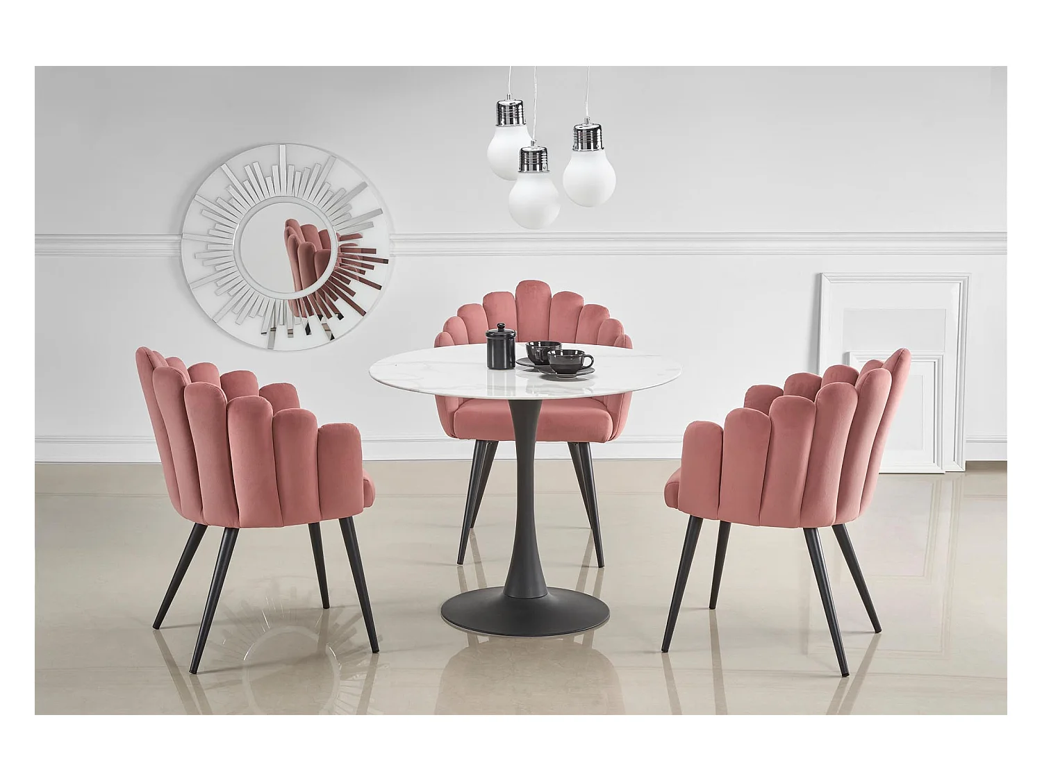 Silla de concha de diseño en terciopelo rosa con patas de acero negro Amboise