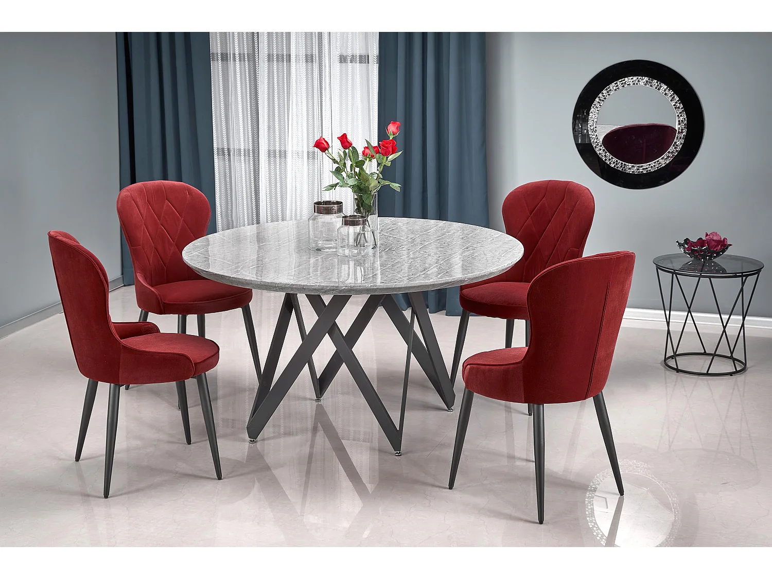 Chaise de salle à manger en velours rouge foncé avec pieds en acier noir Spin