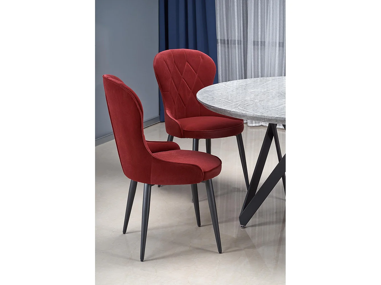 Chaise de salle à manger en velours rouge foncé avec pieds en acier noir Spin