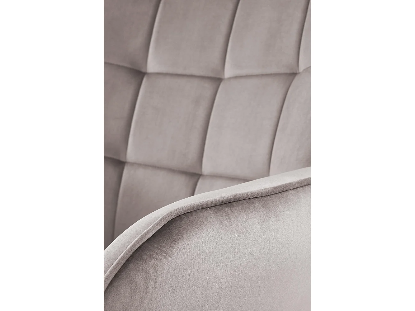 Fauteuil en velours gris avec dossier matelassé et pieds noirs en acier GIPSY