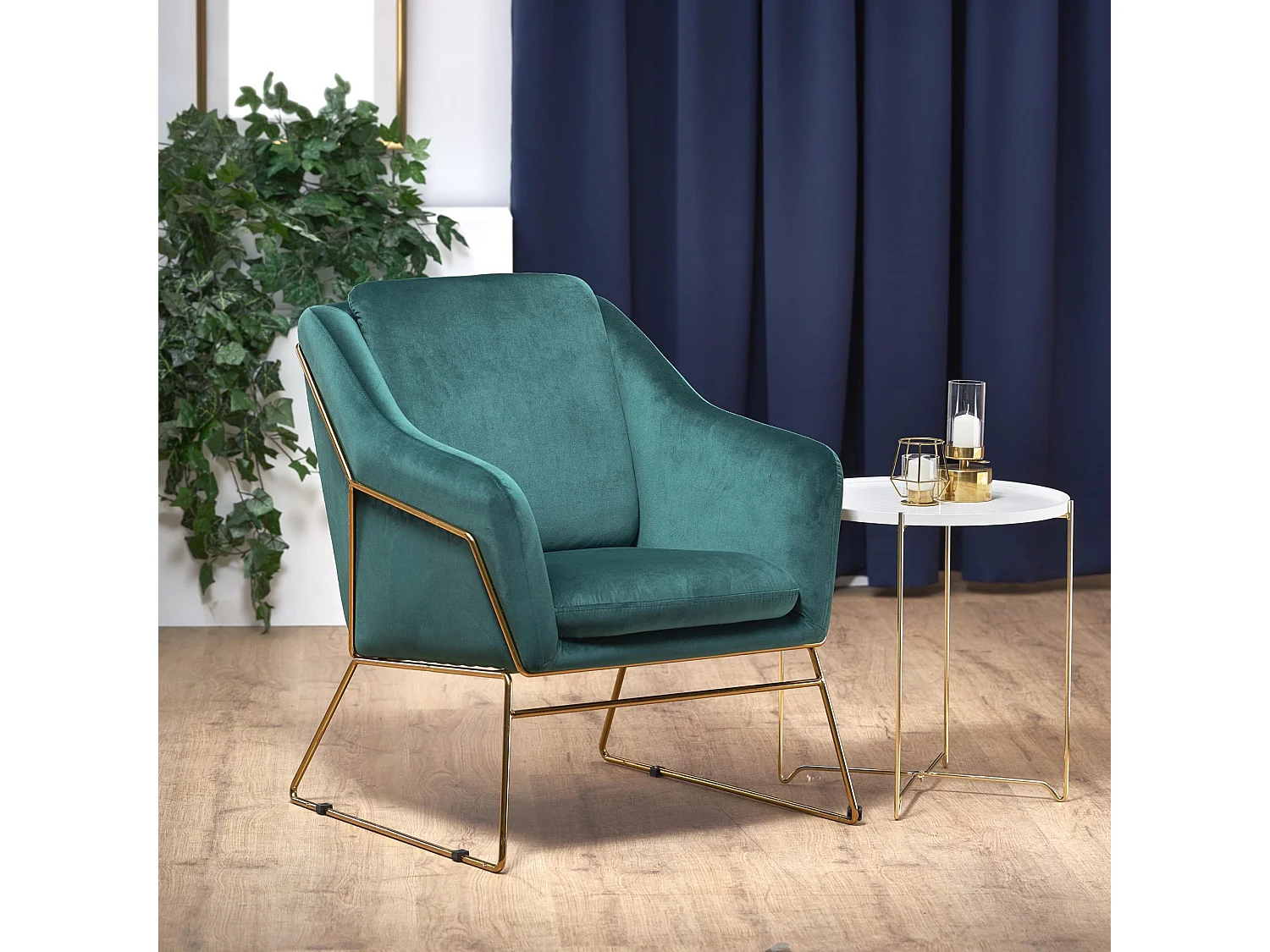 Fauteuil contemporain en velours vert avec structure design en métal doré JAZZY