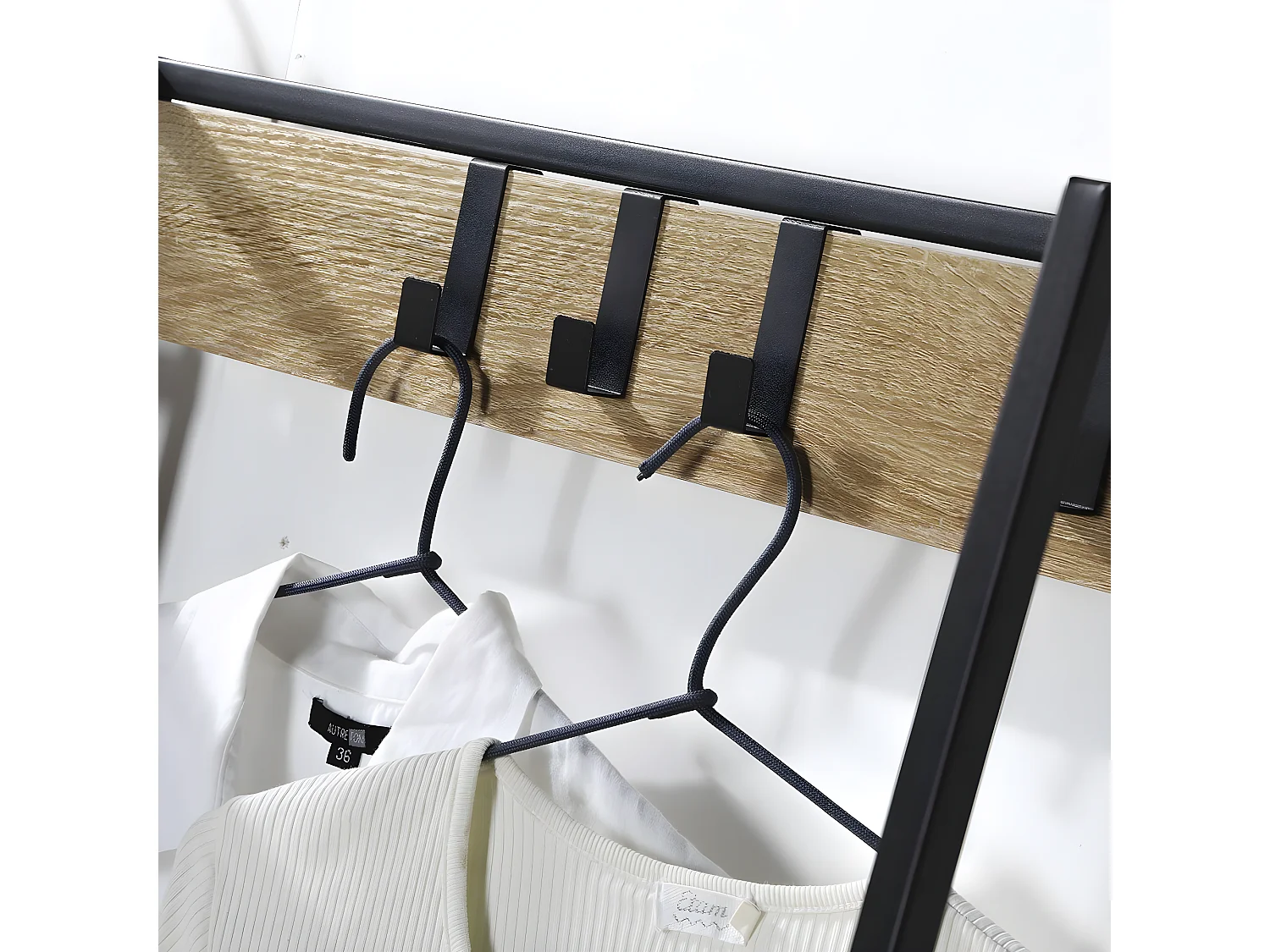 Armario abierto 5 estantes con baúl zapatero y colgadores - LEXIE